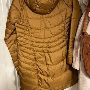 Women’s Down Columbia Parka New , size XS CAMEL COLOR